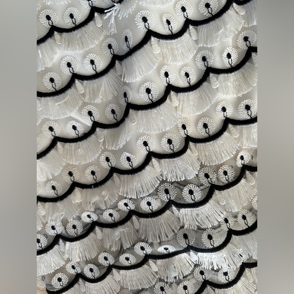 Alexis Scalloped Lace Sleeveless Blouse - Picture 5 of 5